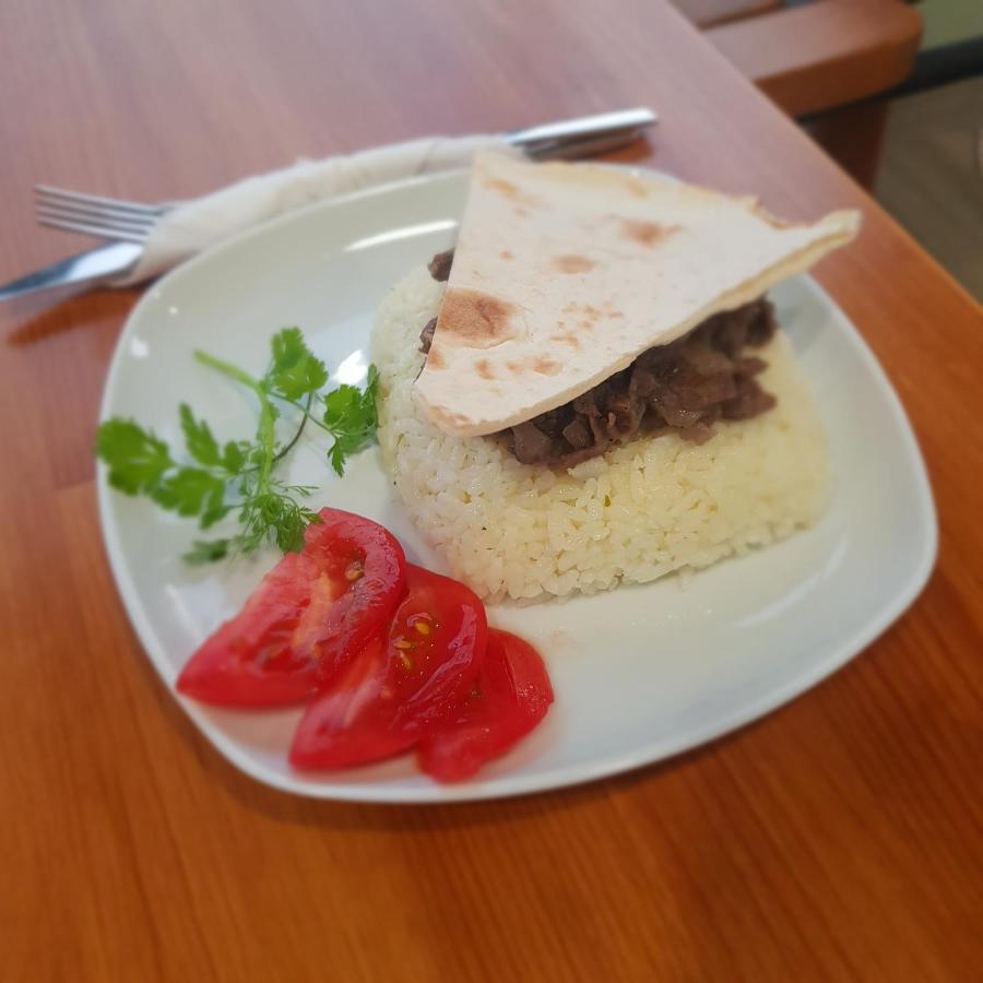 Отель "Чёрный Слон" 수쿰 외부 사진